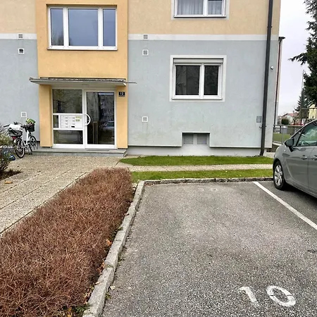 Elegante In Der Barockstadt Schaerding